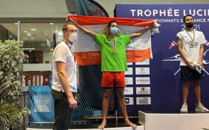 Tehearii Oopa sur le podium des championnats de France jeunes (photo : Fédération tahitienne de natation).