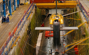 La base sous-marine de l'Île Longue survolée par des drones