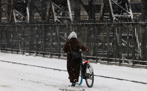 Bouchons routiers, vols annulés, conséquences de la neige sur le nord et l'ouest de la France