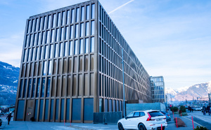 Incendie en Suisse: une mère de victimes s'entretient avec les propriétaires du bar