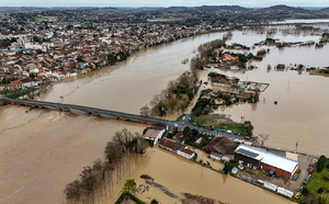 "C'est un océan": la Garonne toujours en alerte rouge crues, avant de nouvelles pluies