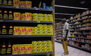 Outre-mer: la loi contre la vie chère renvoyée à l'automne pour être "musclée"