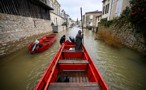 Crues: des niveaux inédits dans plusieurs villes de l'Ouest