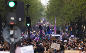 Droits des femmes: manifestations partout en France, Gisèle Pelicot et sa fille à Paris