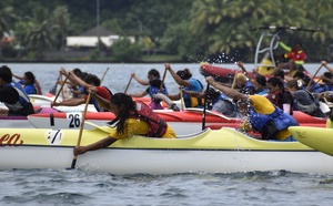 ​Va’a scolaire – Teva i Uta mène la Presqu’îlienne