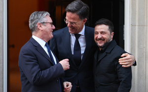 Starmer appelle à "ne pas perdre de vue" l'Ukraine, en recevant Zelensky à Londres