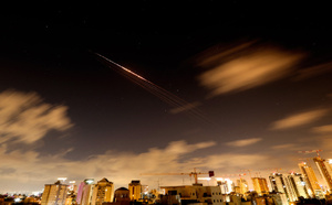 L'Iran défie Trump et exhorte les civils du Moyen-Orient à s'éloigner des forces américaines