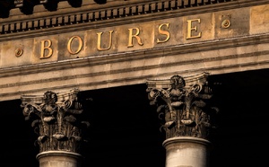 La Bourse de Paris termine dans le rouge, entre risque géopolitique et résultats