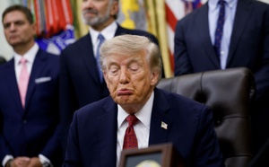Trump menace de bombarder "fort" l'Iran après de premiers échanges de frappes en un mois