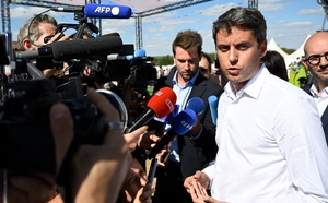 ​La dissolution a "contribué à quasiment flinguer l'économie française", assure Attal
