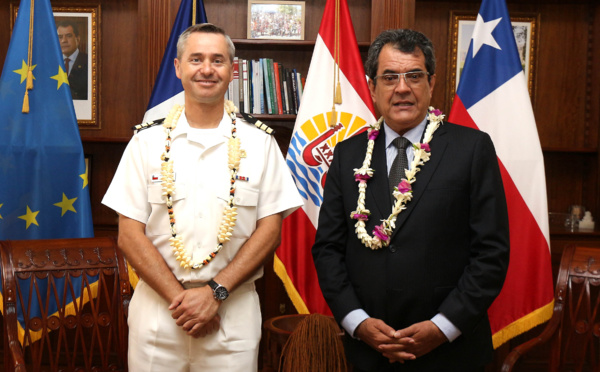 Edouard Fritch reçoit le commandant de la frégate chilienne "Almirante Cochrane"
