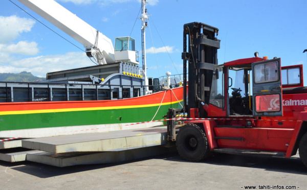 Un docker meurt écrasé par des plaques d'acier