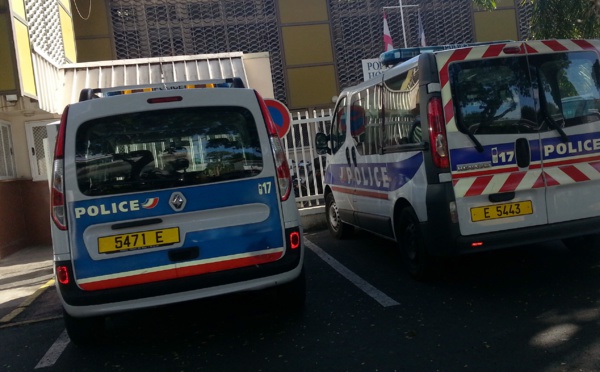 Sans permis, ivre mort, son fils en bas-âge dans la voiture, il rigole devant les policiers