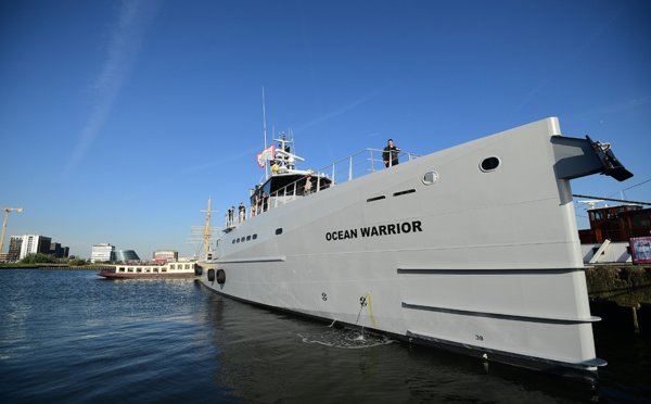 Des activistes à bord d'un nouveau bateau ultra-rapide contre les baleiniers japonais