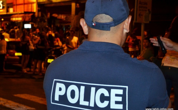 Ivre, il fonce tous feux éteints sur le front de mer et tente de forcer un barrage de police