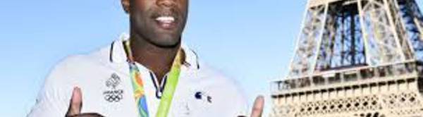 Teddy Riner, parrain des illuminations de Noël sur les Champs-Elysées