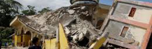 Puissant séisme en Indonésie: près de 100 morts