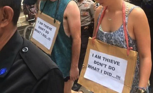 Indonésie: "marche de la honte" pour deux touristes accusés de vol