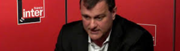 Aliot (FN) critique les évêques: "qu'ils s'occupent de remplir leurs églises"