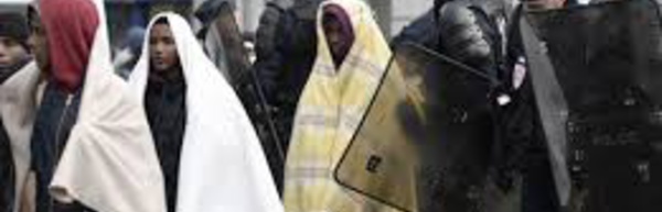 Confisquer les couvertures des migrants: un "nouveau cap" selon leurs soutiens