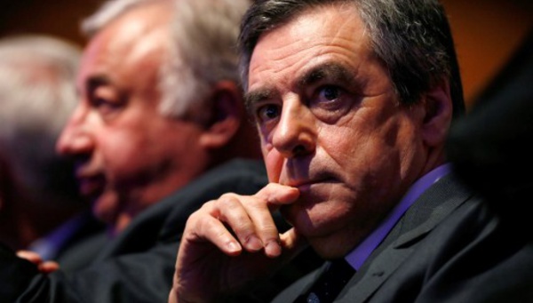 Fillon, officiellement investi, appelle son parti à la "discipline"