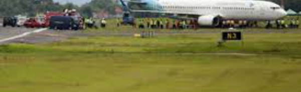 Indonésie: Un avion de ligne sort de piste en atterrissant, pas de victime