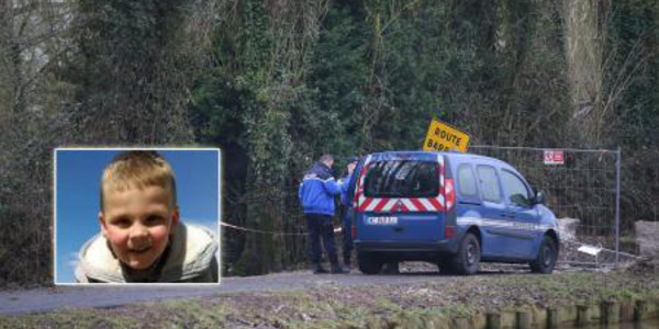 Mort d'un garçon puni pour avoir fait pipi au lit : le beau-père et la mère en détention provisoire