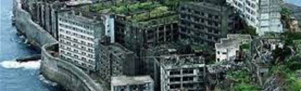 Japon: sur une île inhabitée, une ville fantôme fait face à son passé trouble
