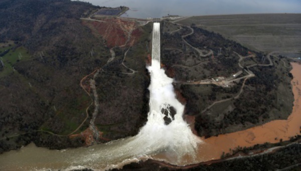 Californie: course contre la montre pour réparer un barrage