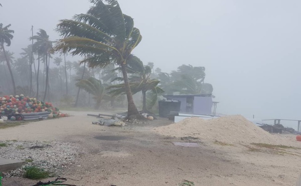 Le Nord des Tuamotu frappé par des vents forts et des pluies torrentielles