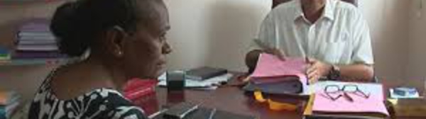 Calédonie: la mère du jeune tué par un gendarme dépose plainte pour meurtre