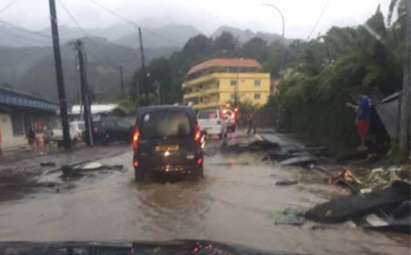 Fortes pluies : le quartier de l'hippodrome encore sous les eaux à Pirae