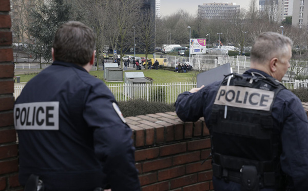 Arrestation de trois hommes soupçonnés de projeter un attentat