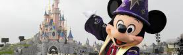 Euro Disney, lourdement endetté, lance les festivités des 25 ans de Disneyland Paris