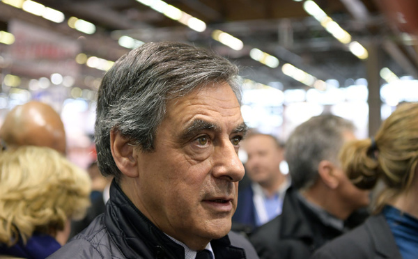 Fillon maintient sa candidature malgré sa prochaine mise en examen