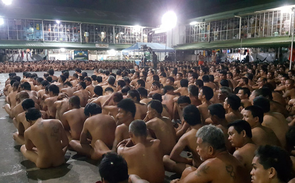 Philippines: des photos de détenus nus scandalisent les ONG