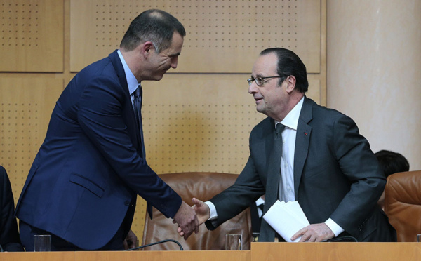 Hollande annonce une aide de l'Etat aux sinistrés des intempéries en Corse