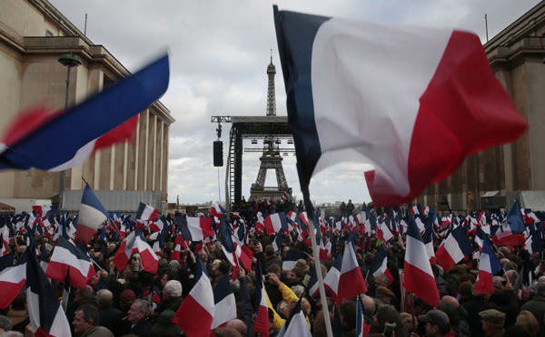 Conforté par le Trocadéro, Fillon refuse de céder