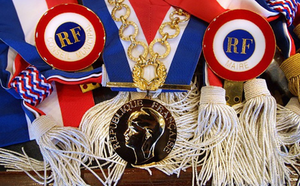 Présidentielle: Macron, Hamon, Dupont-Aignan, Arthaud dépassent les 500 parrainages