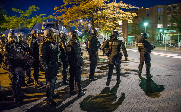 Le gouvernement sous les critiques après les incidents de Saint-Denis