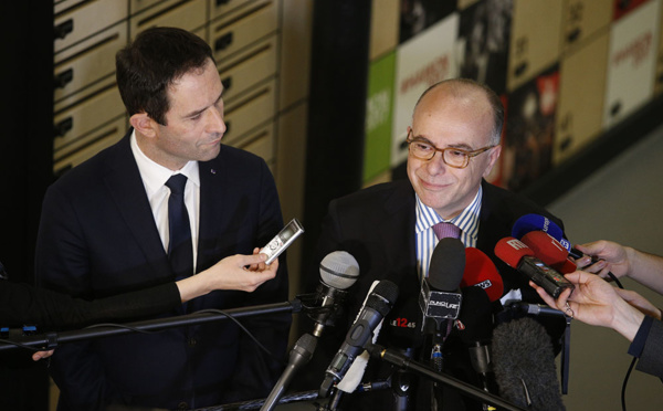Hamon s'affiche avec Cazeneuve pour tenter de reprendre la main