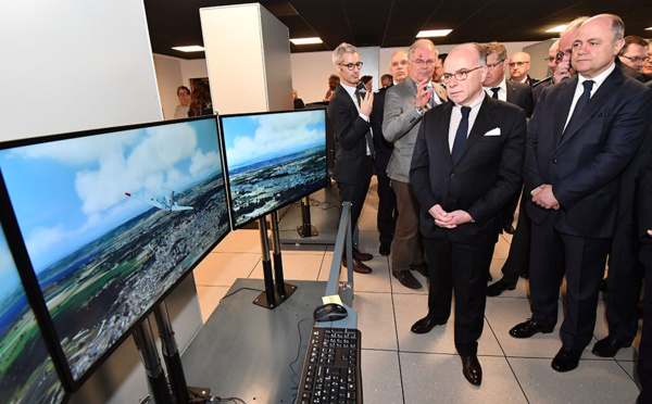 Bernard Cazeneuve inaugure la nouvelle base d'avions de la sécurité civile, "un outil exceptionnel"