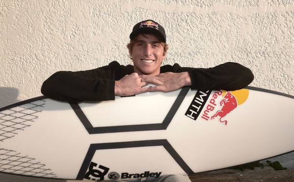 Surf - Leonardo Fioravanti, la "dolce vita" au creux des vagues