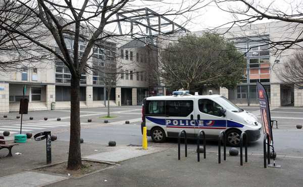 De Mélenchon à Macron, la police de proximité fait son retour dans le débat