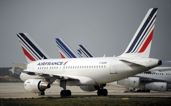 Air France: l'accord PNC signé par un seul syndicat, un référendum envisagé