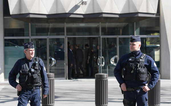 "Attentat" au colis piégé au siège parisien du FMI, un blessé léger
