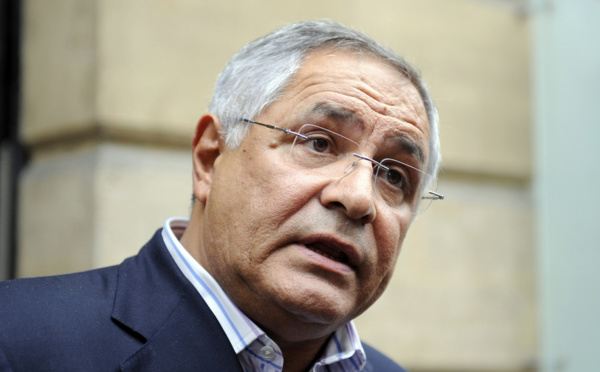 Robert Bourgi reconnaît avoir acheté des costumes à François Fillon, un "simple cadeau amical"