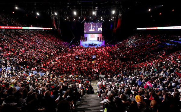 Hamon espère un nouveau départ après un discours vibrant à Bercy