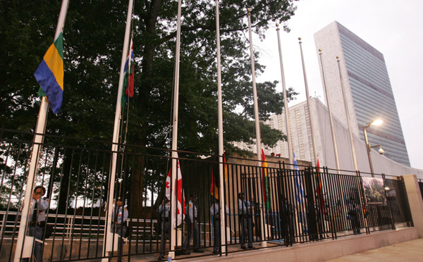 Début des premières négociations pour bannir l'arme nucléaire