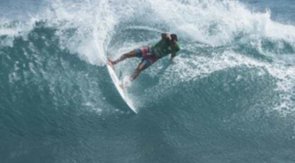 Surf « Martinique Surf Pro » : Heremoana Luciani aux portes du quatrième tour.